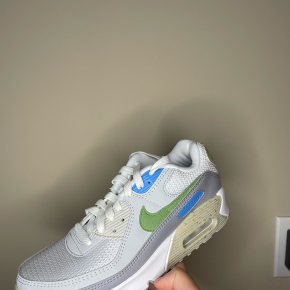 Nike Air Max 90GS, Brand New - Picture 2 of 8